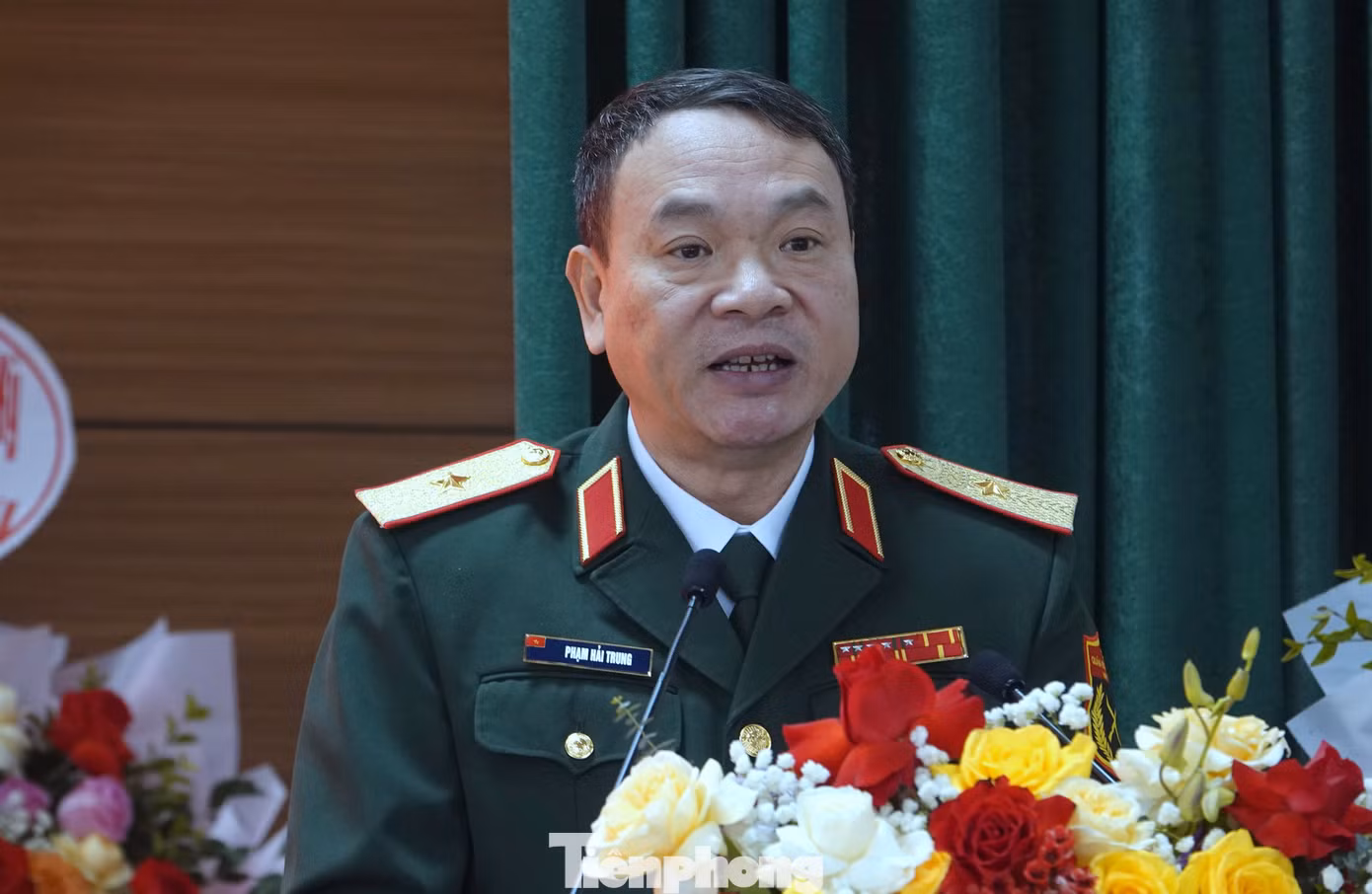 Thiếu tướng Phạm Hải Trung - Trưởng Ban Quản lý Lăng, Tư lệnh BTL Bảo vệ Lăng, phát biểu chỉ đạo tại lễ kỷ niệm.