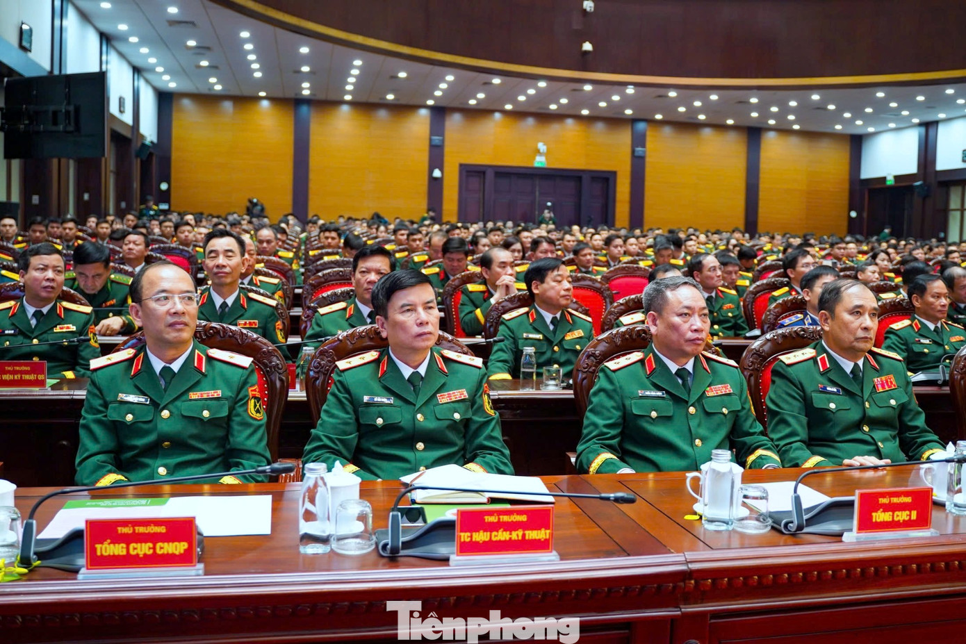 Các đại biểu tham dự chương trình tuyên dương tại hội trường Bộ Quốc phòng, sáng 26/3. Các đại biểu tham dự chương trình tuyên dương tại hội trường Bộ Quốc phòng, sáng 26/3.