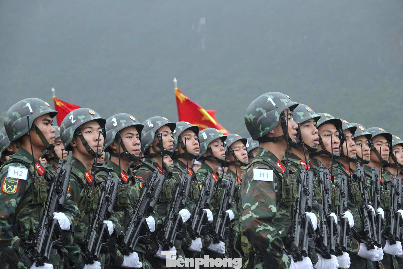 Khối chiến sĩ Lục quân với vũ khí hiện đại. Khối chiến sĩ Lục quân với vũ khí hiện đại.