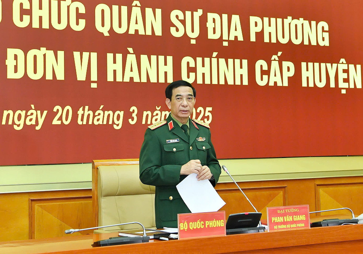 Đại tướng Phan Văn Giang - Ủy viên Bộ Chính trị, Phó Bí thư Quân ủy Trung ương, Bộ trưởng Bộ Quốc phòng, phát biểu tại hội nghị. Đại tướng Phan Văn Giang - Ủy viên Bộ Chính trị, Phó Bí thư Quân ủy Trung ương, Bộ trưởng Bộ Quốc phòng, phát biểu tại hội nghị.