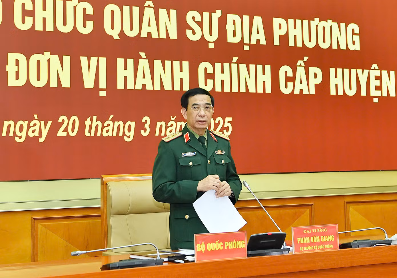 Đại tướng Phan Văn Giang - Ủy viên Bộ Chính trị, Phó Bí thư Quân ủy Trung ương, Bộ trưởng Bộ Quốc phòng, phát biểu tại hội nghị. Đại tướng Phan Văn Giang - Ủy viên Bộ Chính trị, Phó Bí thư Quân ủy Trung ương, Bộ trưởng Bộ Quốc phòng, phát biểu tại hội nghị.