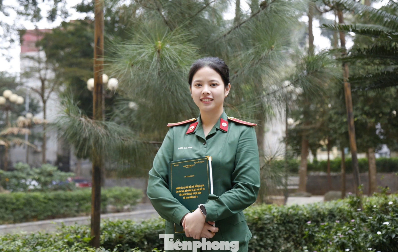 Thượng sĩ Hoàng Triều Ái Minh - Lớp phó hậu cần Lớp DH55D (Hệ 2, Học viện Quân y). Thượng sĩ Hoàng Triều Ái Minh - Lớp phó hậu cần Lớp DH55D (Hệ 2, Học viện Quân y).