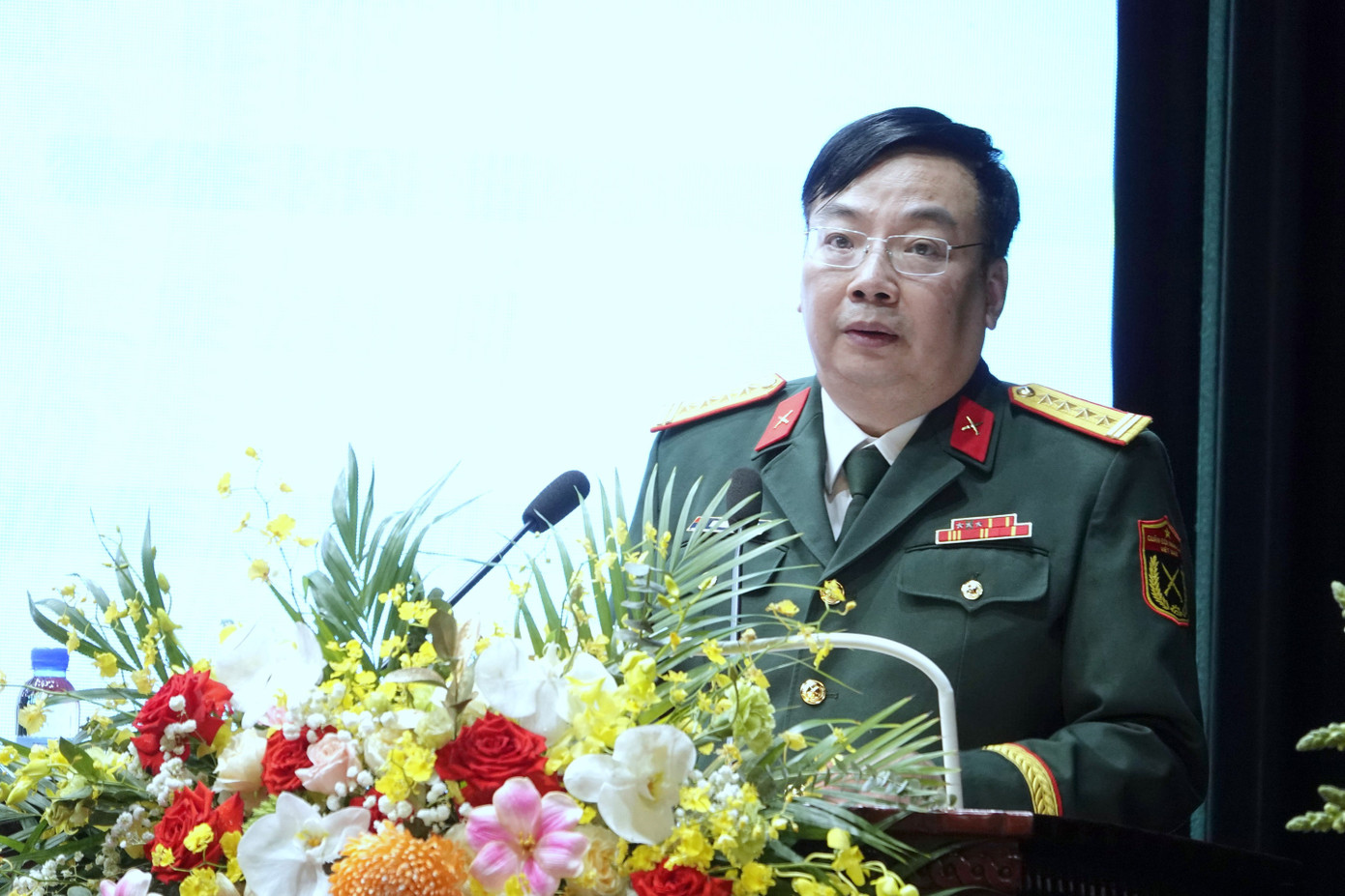 Lãnh đạo Bộ Tư lệnh Lăng Chủ tịch Hồ Chí Minh phát biểu tại buổi lễ.