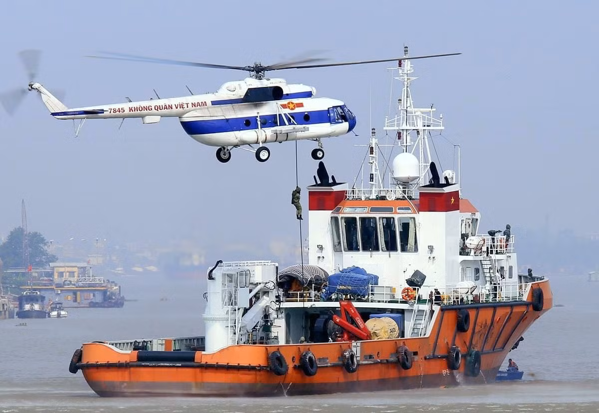 Phối hợp hiệp đồng cùng lực lượng Không quân trong một cuộc diễn tập chống khủng bố.