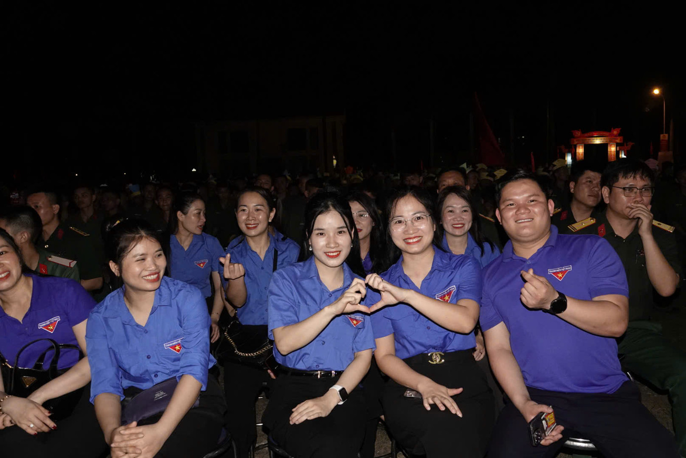 Lãnh đạo các cơ quan, đơn vị và ĐVTN tham dự chương trình.