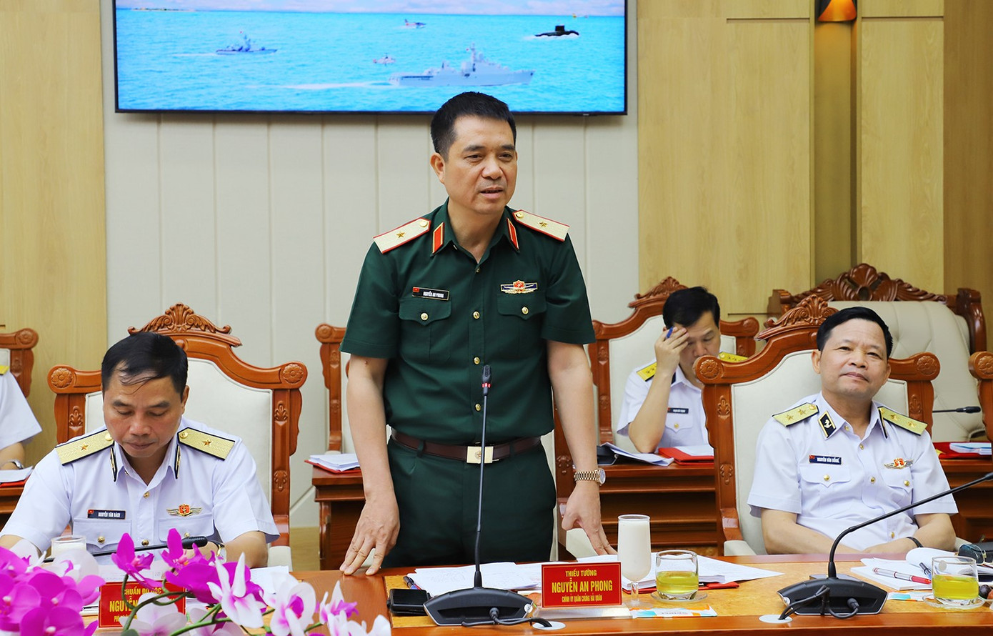 Thiếu tướng Nguyễn An Phong khẳng định ở cương vị công tác mới, sẽ không ngừng phấn đấu, rèn luyện, cùng với tập thể Đảng ủy, Bộ Tư lệnh Hải quân lãnh đạo, chỉ đạo Quân chủng thực hiện thắng lợi mọi nhiệm vụ được giao. Thiếu tướng Nguyễn An Phong khẳng định ở cương vị công tác mới, sẽ không ngừng phấn đấu, rèn luyện, cùng với tập thể Đảng ủy, Bộ Tư lệnh Hải quân lãnh đạo, chỉ đạo Quân chủng thực hiện thắng lợi mọi nhiệm vụ được giao.