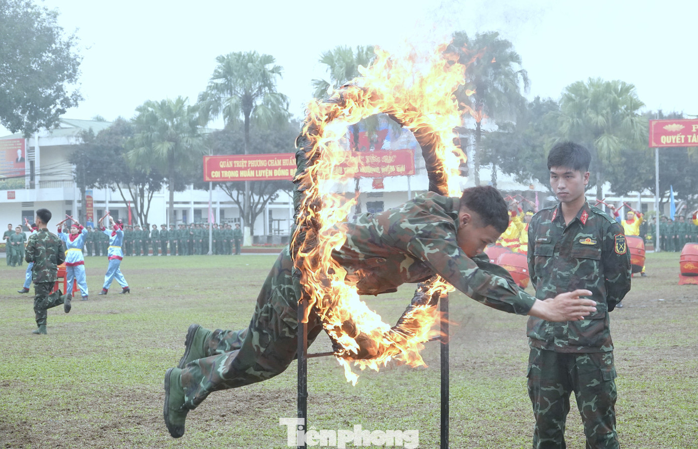 Tại chương trình, cán bộ, đoàn viên, thanh niên Trung đoàn 209 và đơn vị kết nghĩa đã biểu diễn các tiết mục đồng diễn, vũ điệu thanh niên, võ thuật, trò chơi quân sự.