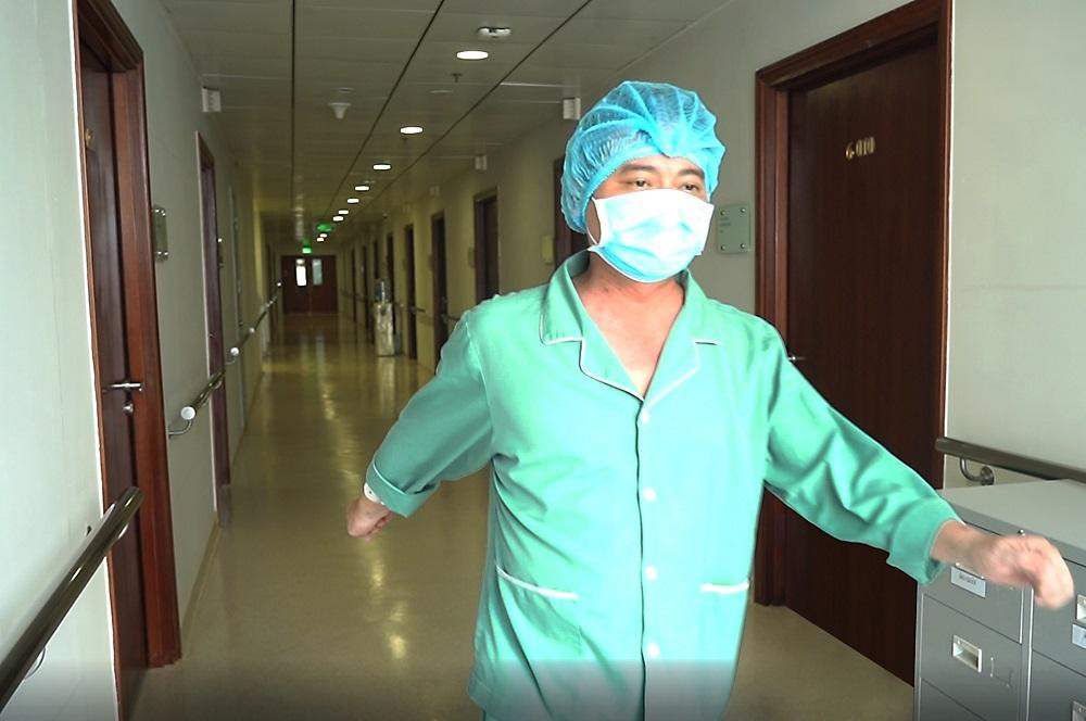 Sau gần 1 tháng ghép gan và đã phục hồi sức khỏe, hàng ngày anh Hùng đều tập thể dục để sớm trở lại với nhịp công việc hàng ngày Sau gần 1 tháng ghép gan và đã phục hồi sức khỏe, hàng ngày anh Hùng đều tập thể dục để sớm trở lại với nhịp công việc hàng ngày