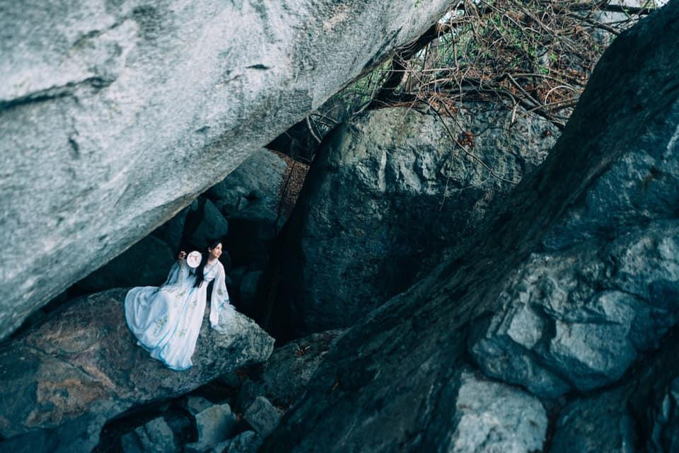 Vẻ đẹp ma mị, huyền ảo những thước phim cổ trang tại hang đá Tức Dụp