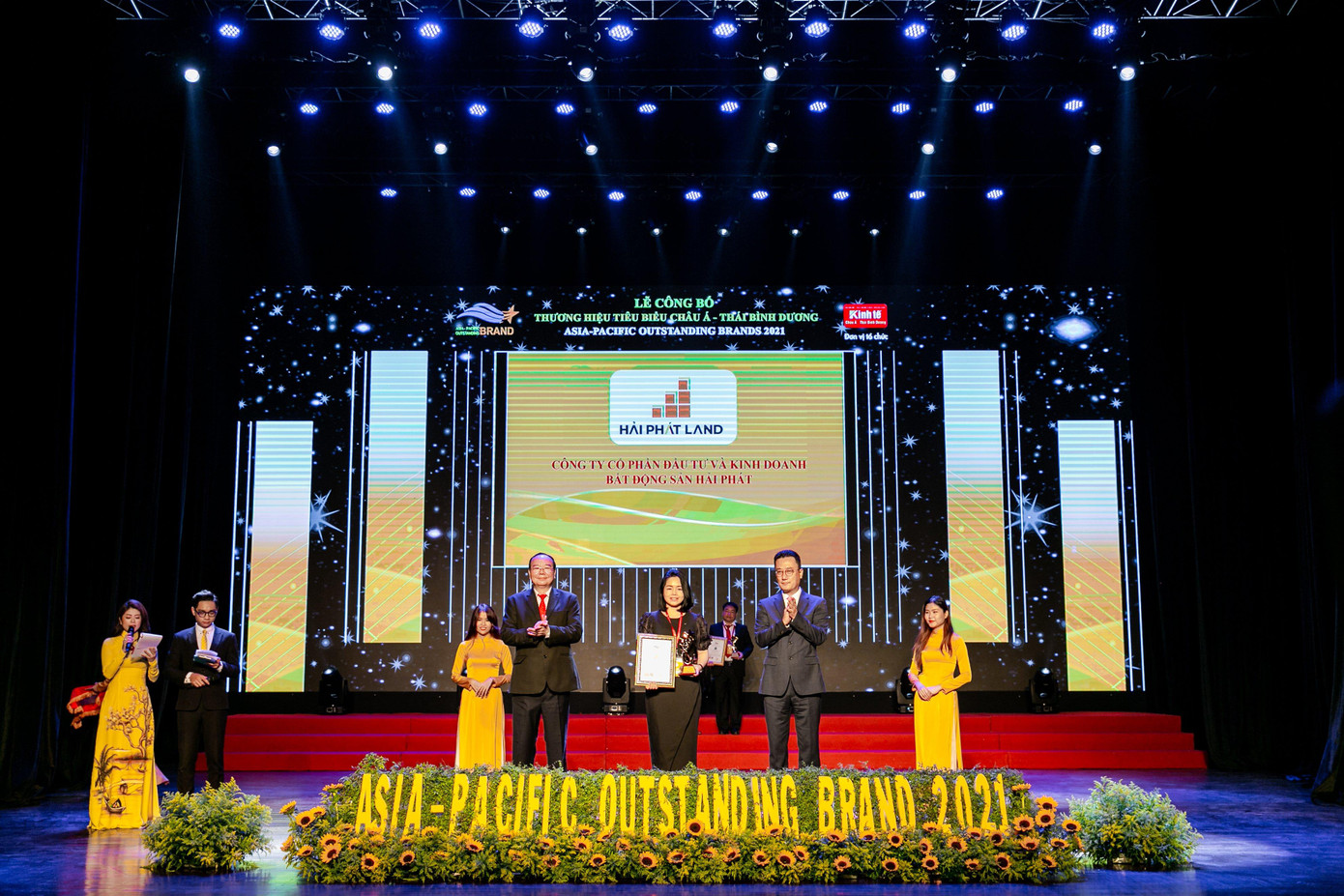 Đại diện Hải Phát Land nhận giải Top 10 thương hiệu tiêu biểu Châu Á Thái Bình Dương 2021 Đại diện Hải Phát Land nhận giải Top 10 thương hiệu tiêu biểu Châu Á Thái Bình Dương 2021