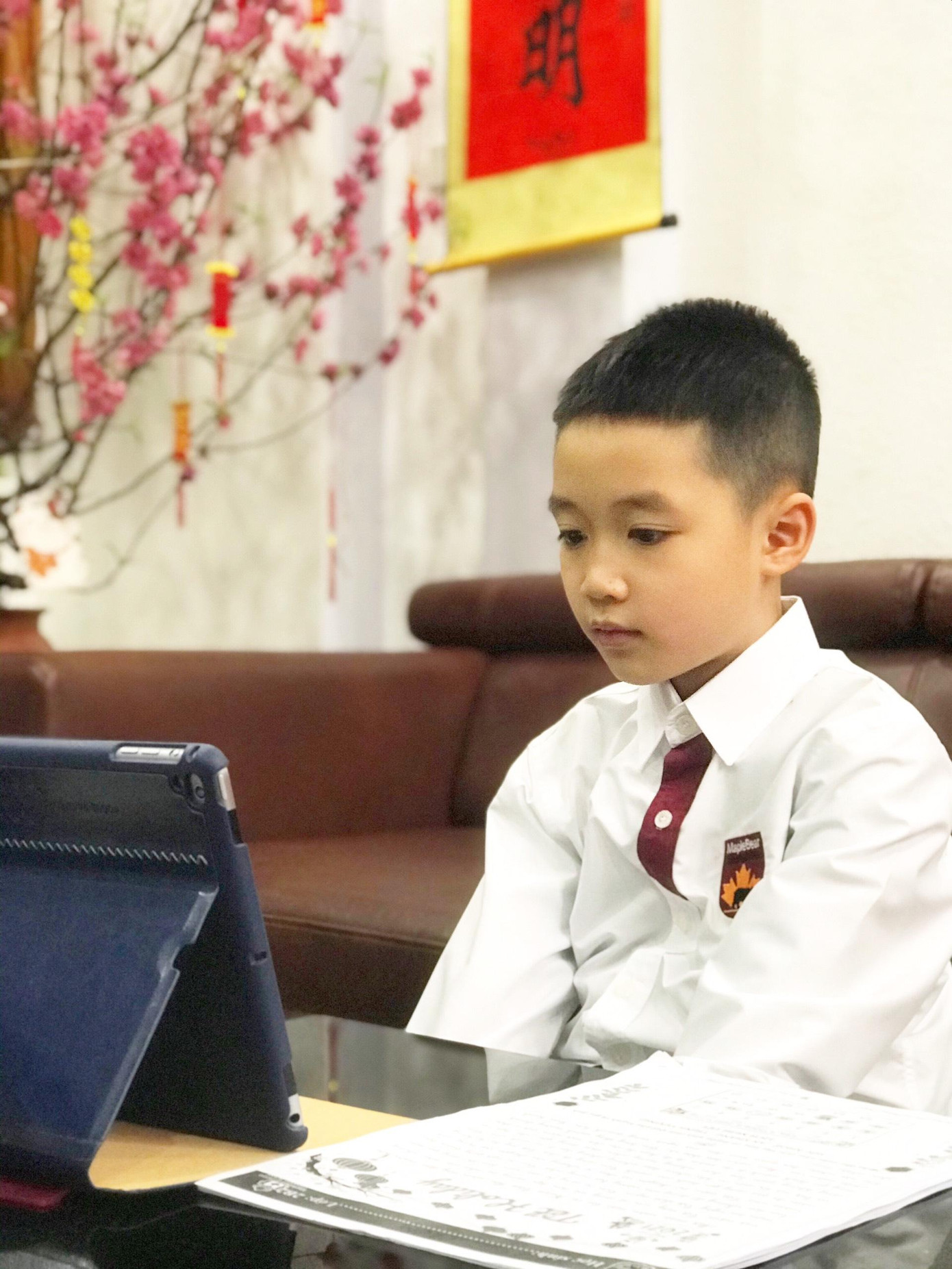 Covid-19 đã làm gián đoạn các hoạt động giáo dục tại chỗ, buộc trường học phải chuyển sang hình thức học tập online Covid-19 đã làm gián đoạn các hoạt động giáo dục tại chỗ, buộc trường học phải chuyển sang hình thức học tập online