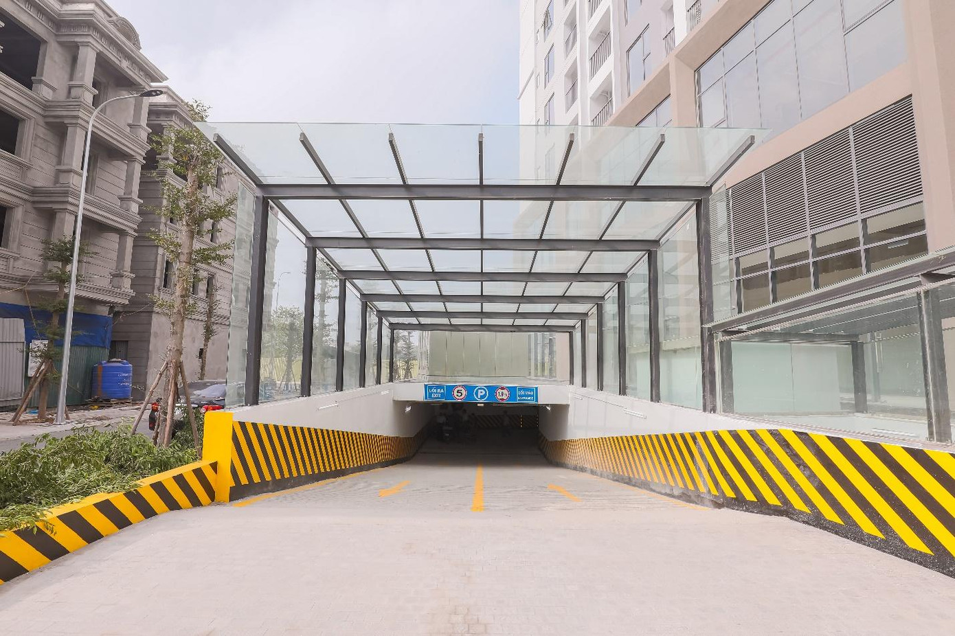 Song song với hoàn thiện căn hộ, các tiện ích cũng được triển khai để bàn giao cho cư dân sử dụng