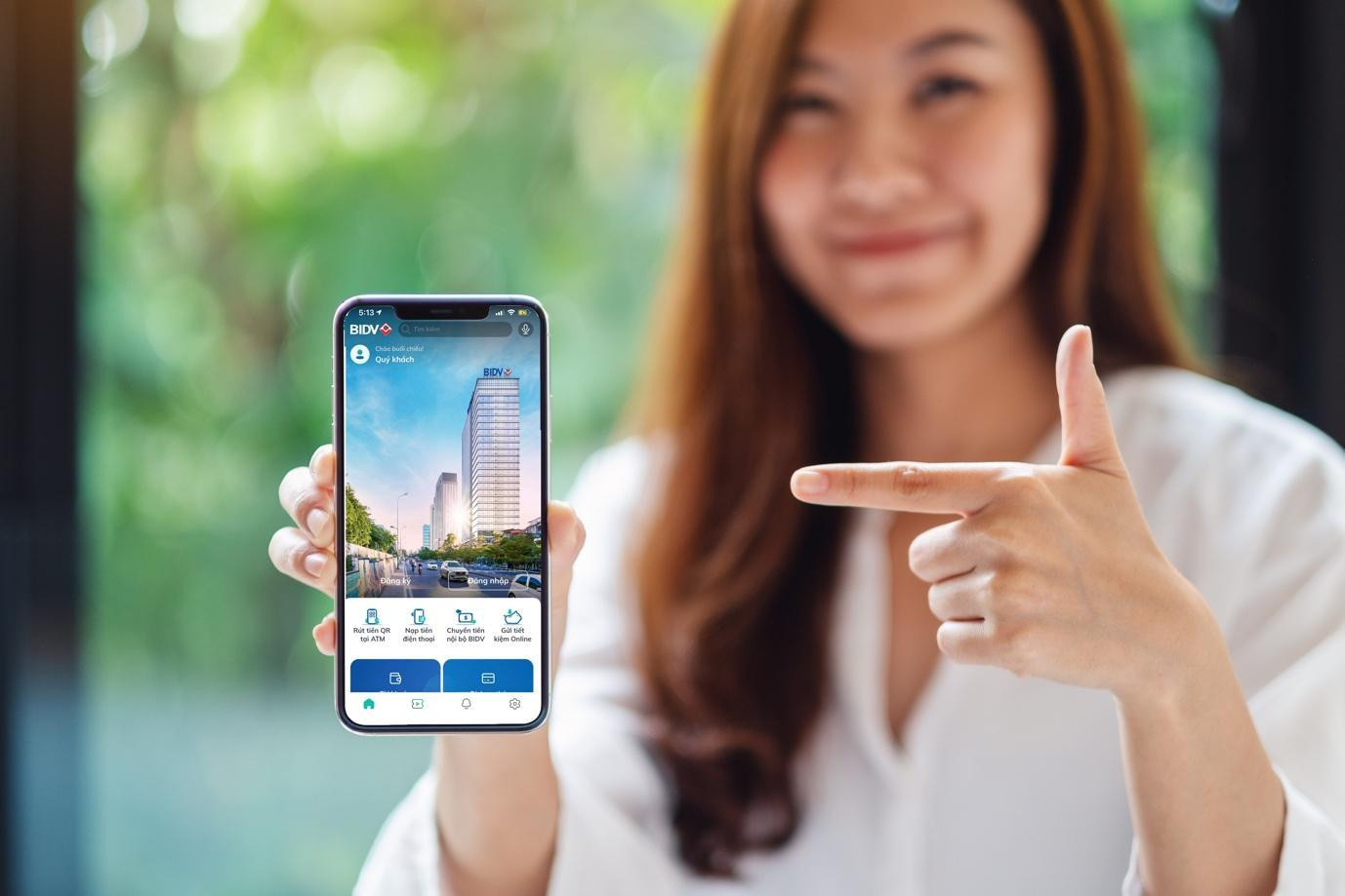 Không cần trực tiếp đến ngân hàng, khách hàng vẫn có thể mở tài khoản giao dịch tại BIDV qua ứng dụng SmartBanking dễ dàng mọi lúc, mọi nơi