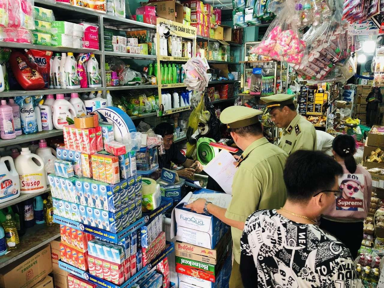 Người tiêu dùng dễ dàng vi phạm mua thuốc lá lậu tại các cửa hàng bán lẻ Người tiêu dùng dễ dàng vi phạm mua thuốc lá lậu tại các cửa hàng bán lẻ