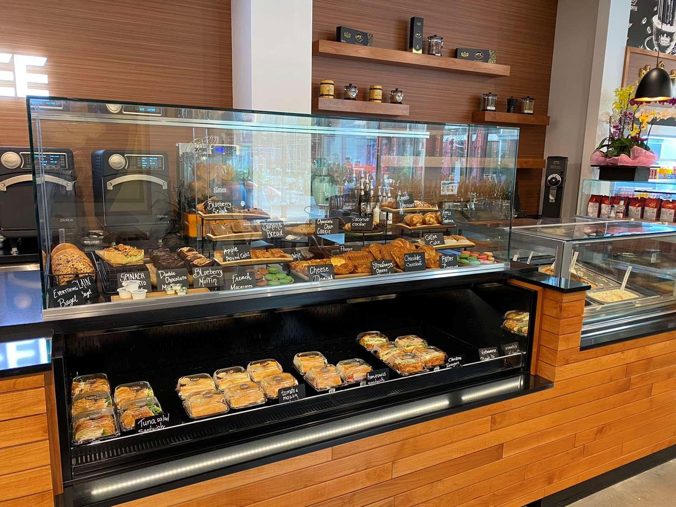 TNI King Coffee khai trương quán cà phê đầu tiên tại Mỹ ảnh 1