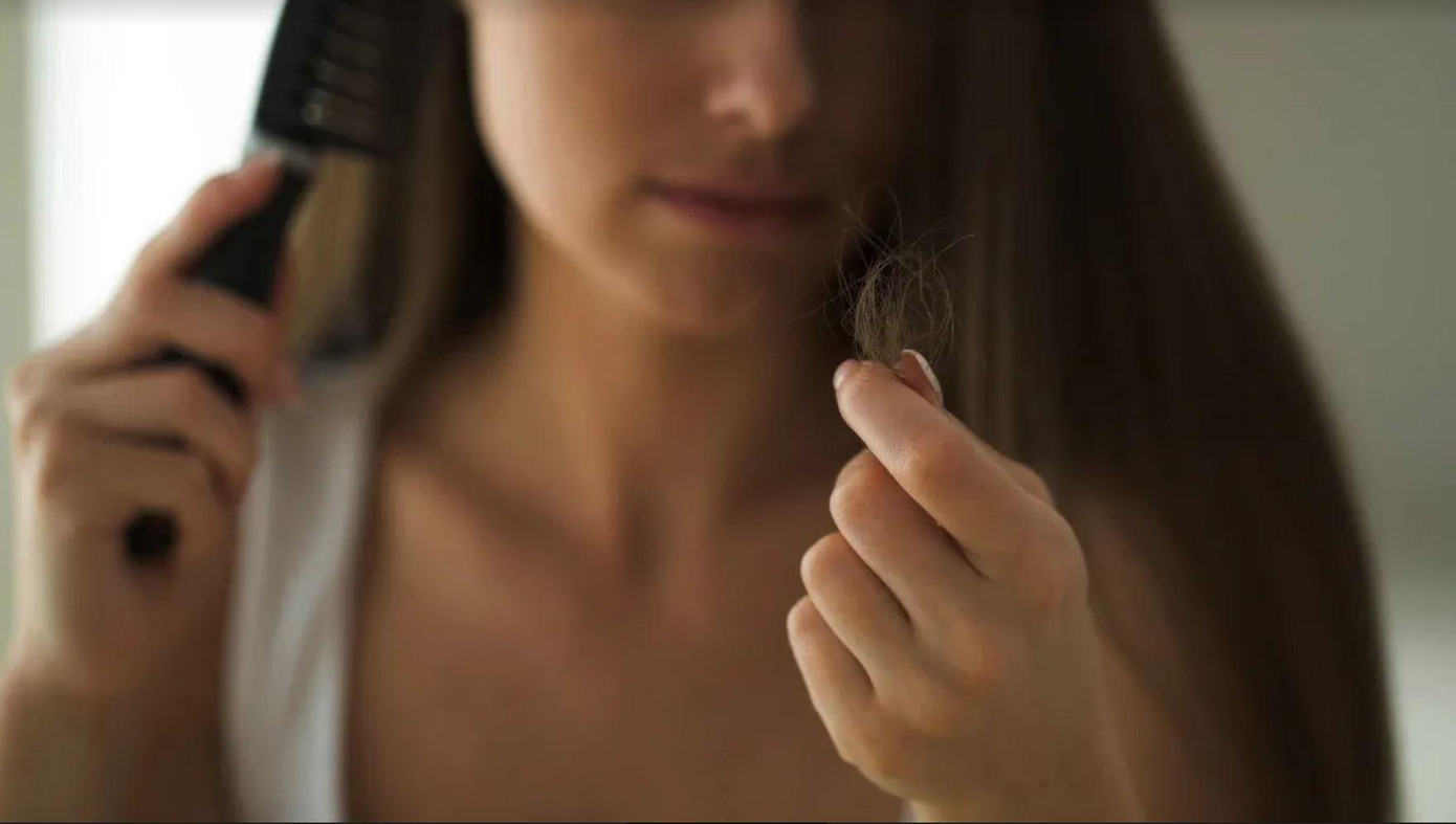 Tóc rụng nhiều rất có thể do bạn đang thiếu khoáng chất