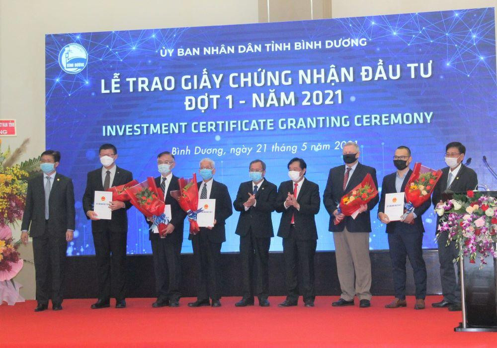 Bình Dương trao giấy chứng nhận đầu tư cho doanh nghiệp