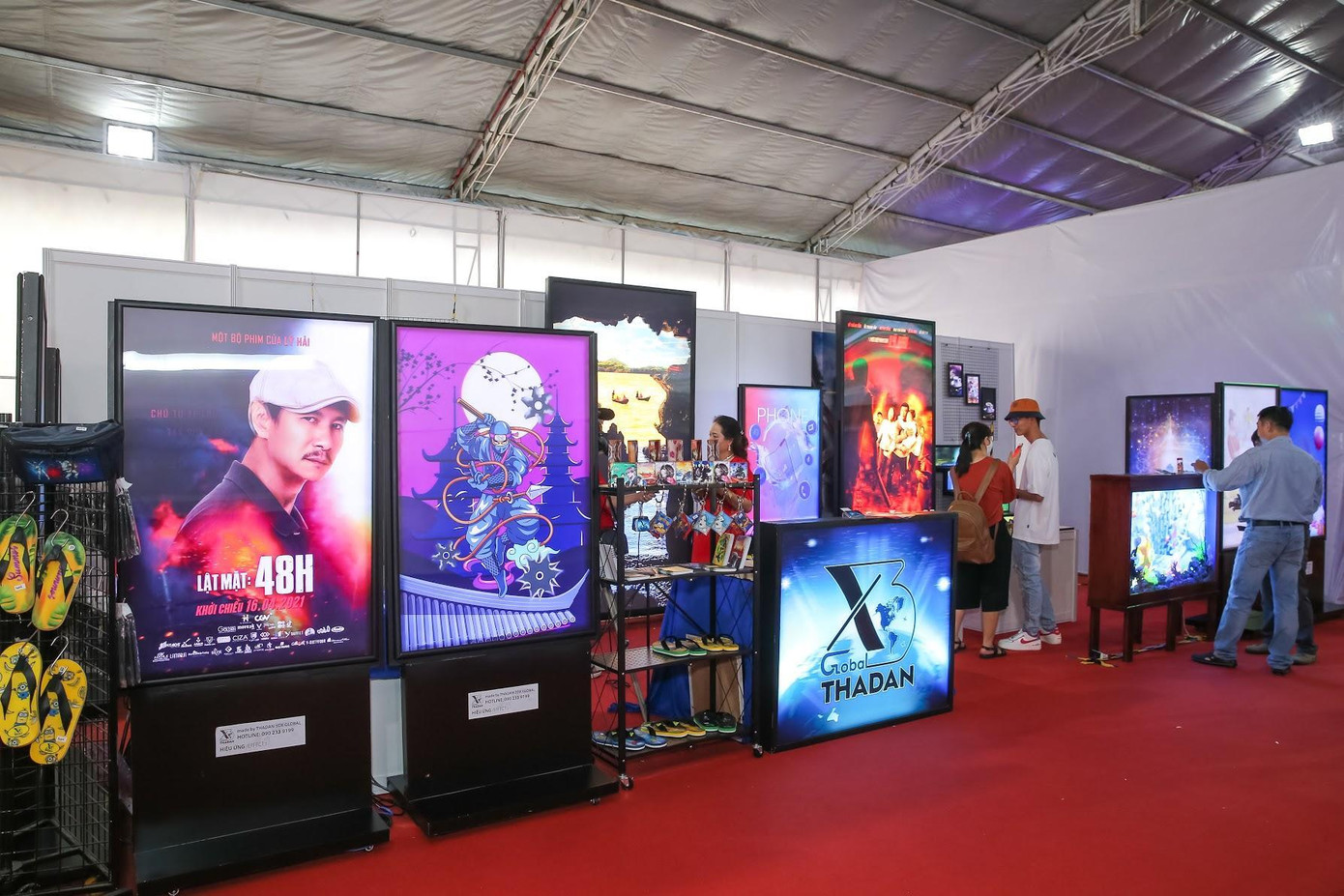 Không dừng lại trong kiến trúc, quảng cáo, công nghệ 3D lenticular ứng dụng trong nhiều lĩnh vực khác nhau. Không dừng lại trong kiến trúc, quảng cáo, công nghệ 3D lenticular ứng dụng trong nhiều lĩnh vực khác nhau.