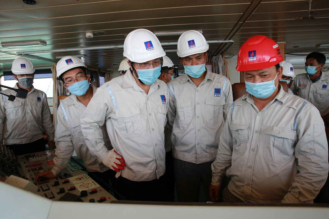 Ban lãnh đạo BSR thăm phòng điều khiển con tàu PVT Mercury