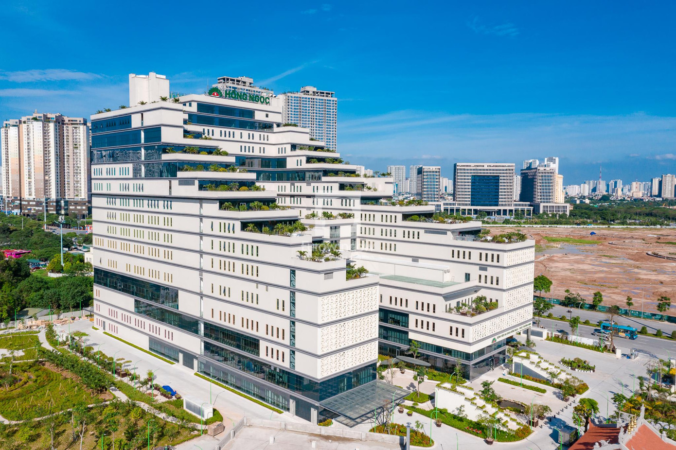 Bệnh viện đa khoa Hồng Ngọc (Mỹ Đình) sử dụng 15000m2 cửa và vách kính Eurowindow Bệnh viện đa khoa Hồng Ngọc (Mỹ Đình) sử dụng 15000m2 cửa và vách kính Eurowindow