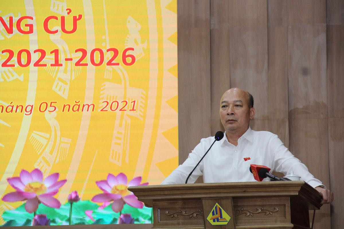 Ông Lê Minh Chuẩn, Bí thư Đảng ủy, Chủ tịch HĐTV Tập đoàn TKV trình bày Chương trình hành động trước cử tri ngành Than