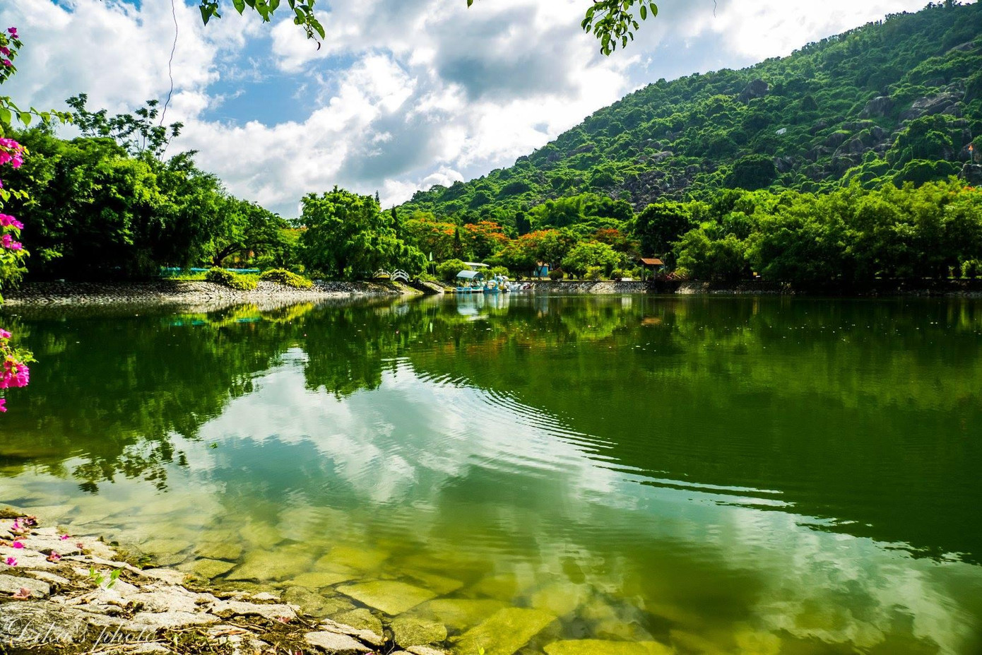 Non nước hữu tình đẹp lãng mạn làm xiêu lòng du khách