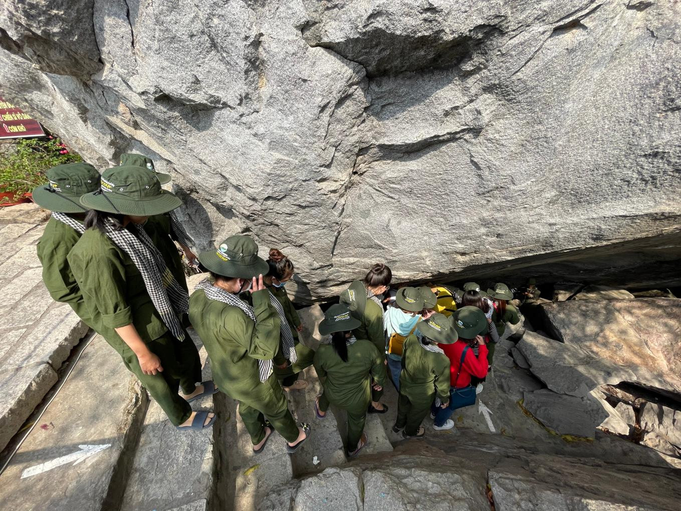 Nhiều đoàn học sinh - sinh viên khám phá pháo đài Tức Dụp trong dịp lễ 30/4 -1/5