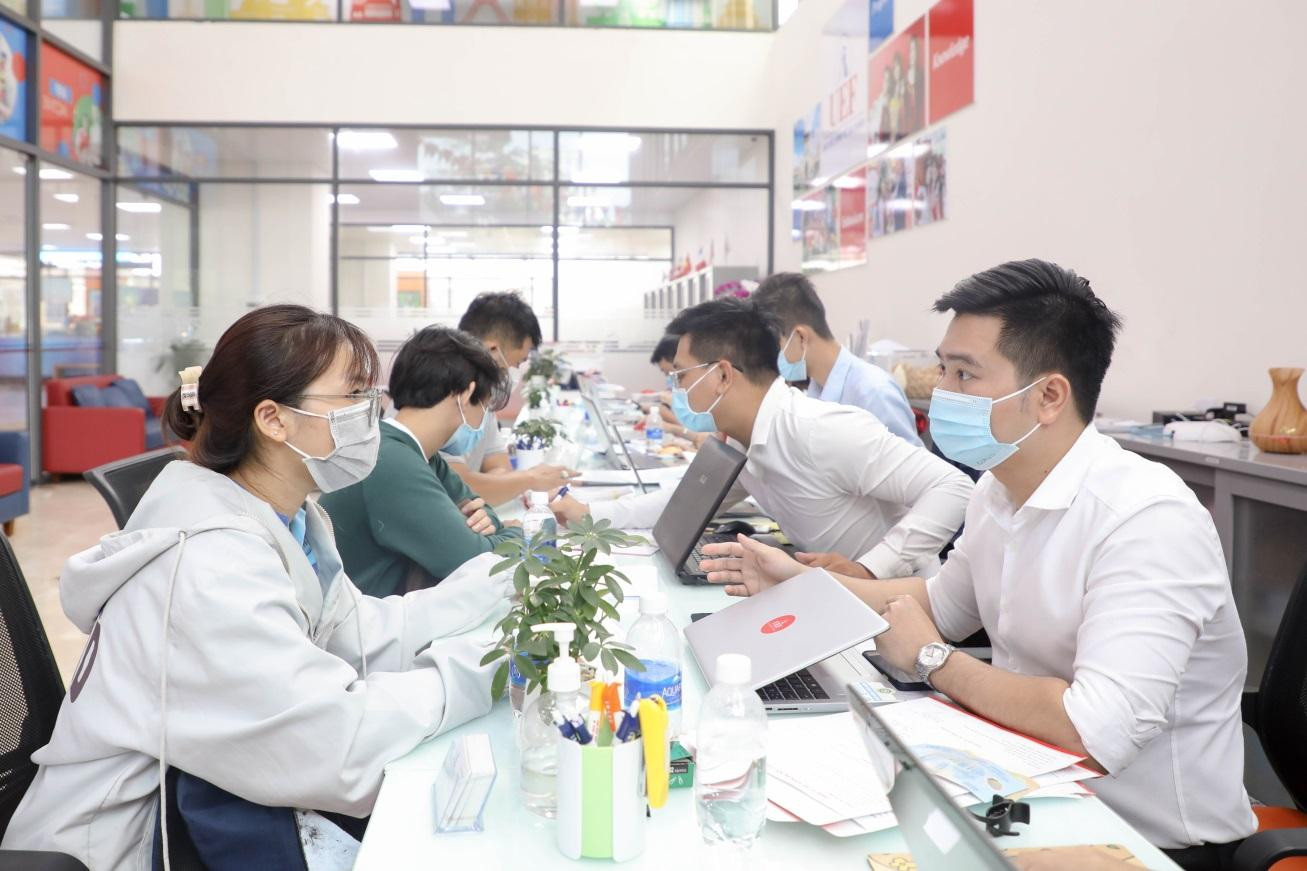 Thí sinh đăng ký nộp hồ sơ xét học bạ tại UEF Thí sinh đăng ký nộp hồ sơ xét học bạ tại UEF