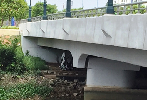 Đột nhập “chợ” đồng tính nam trên đại lộ hiện đại nhất Sài Gòn ảnh 2