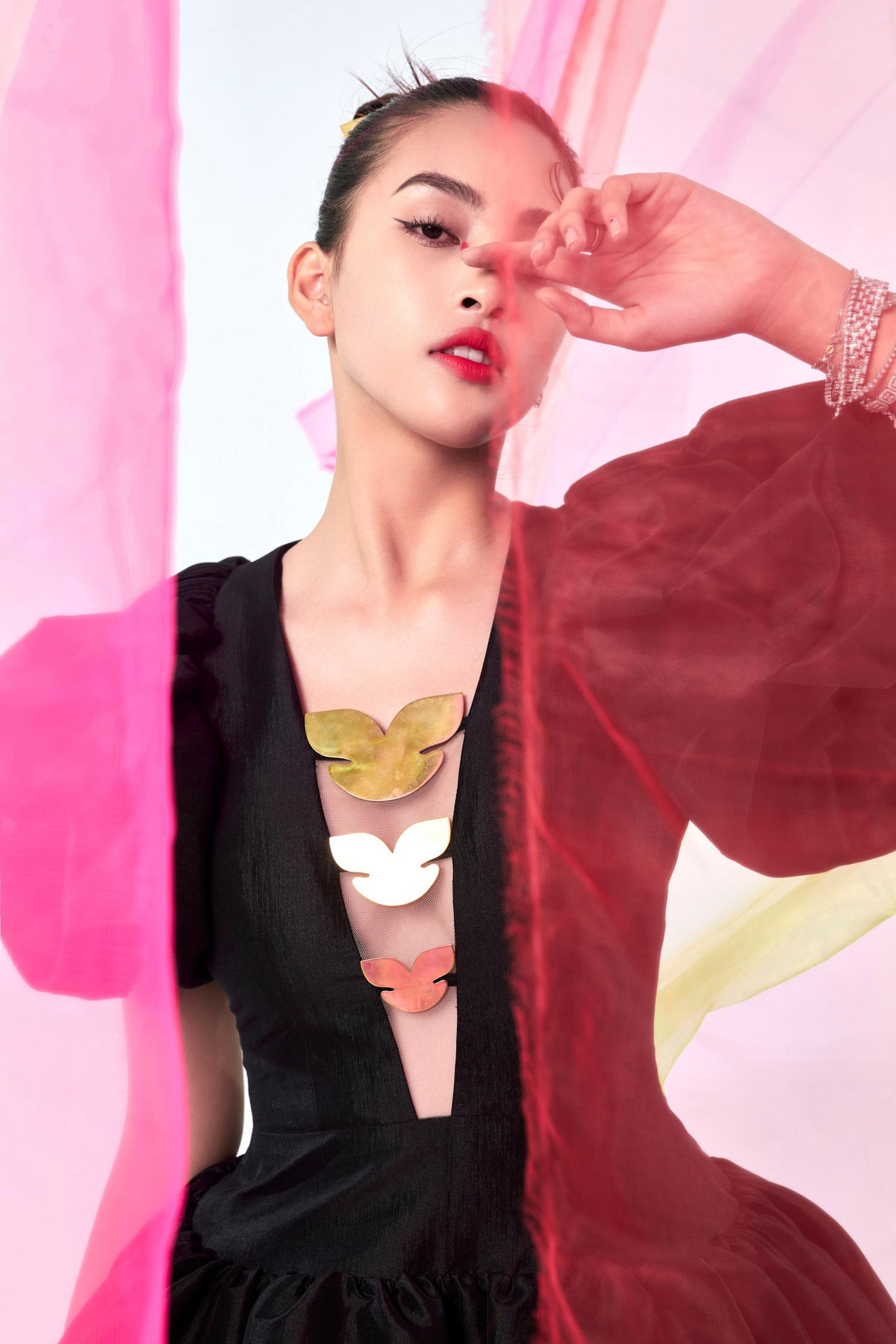 Những người yêu mến Tiểu Vy cũng đang rất háo hức chờ đợi cô sẽ bứt phá ở những lĩnh vực mới trong năm 2021 này.