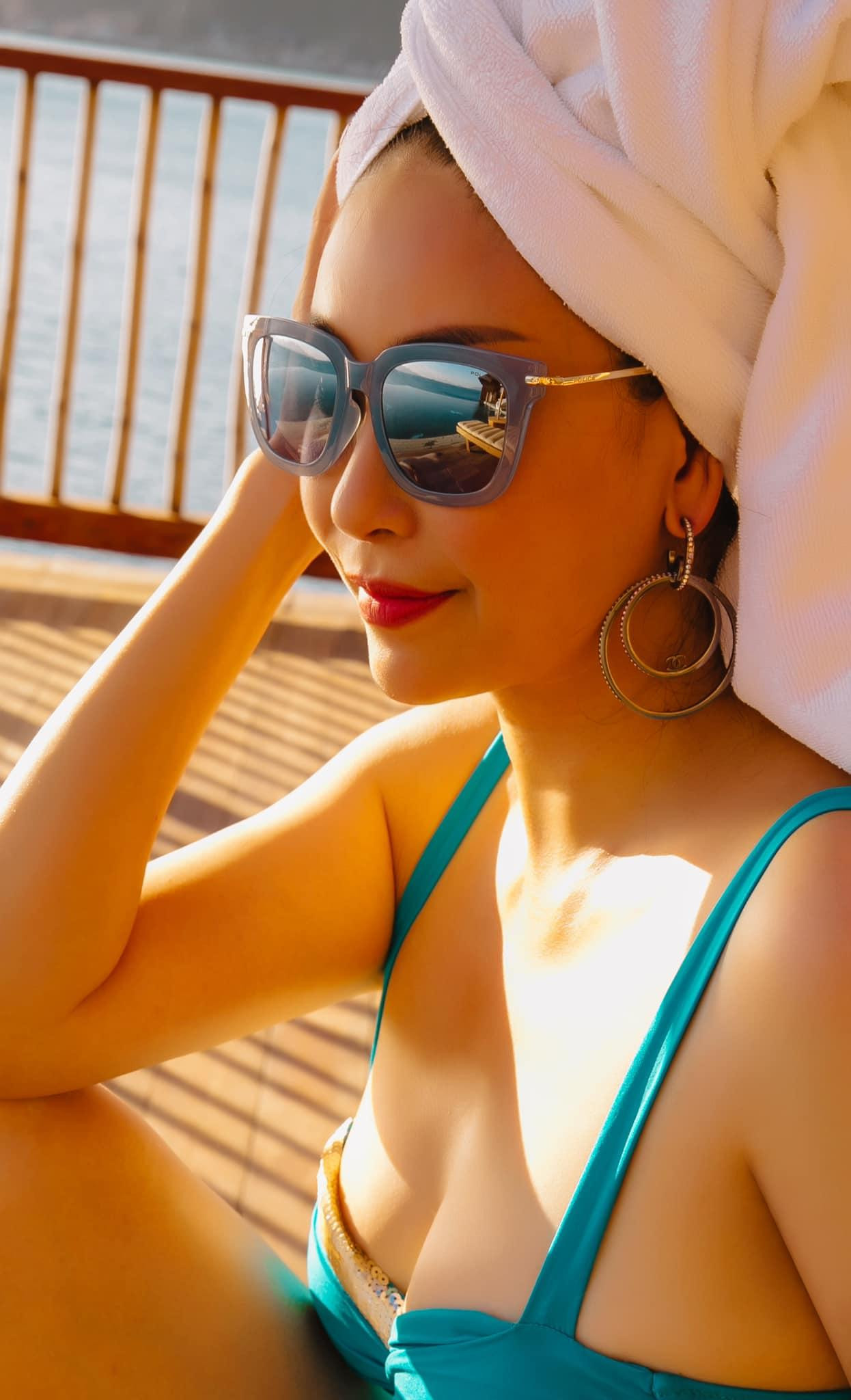 Ở tuổi 45, Hà Kiều Anh sexy không thua kém người đẹp nào trong showbiz.