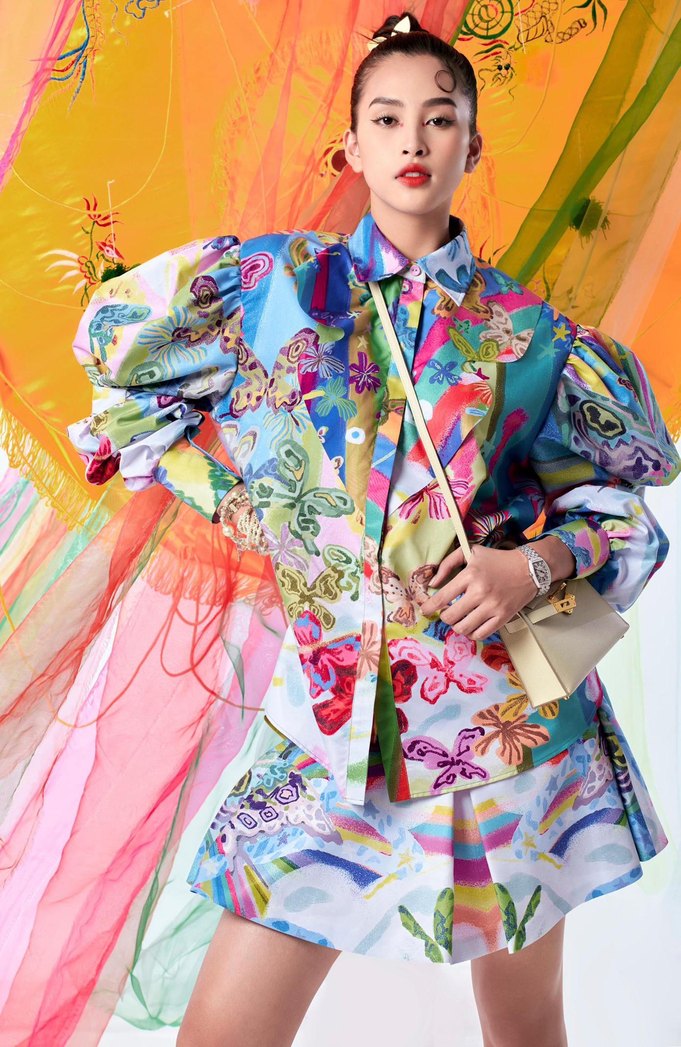 Đặc biệt kể từ sau khi hết nhiệm kỳ, Tiểu Vy ngày càng mạnh dạn thử nghiệm nhiều phong cách mới mẻ, đa dạng.