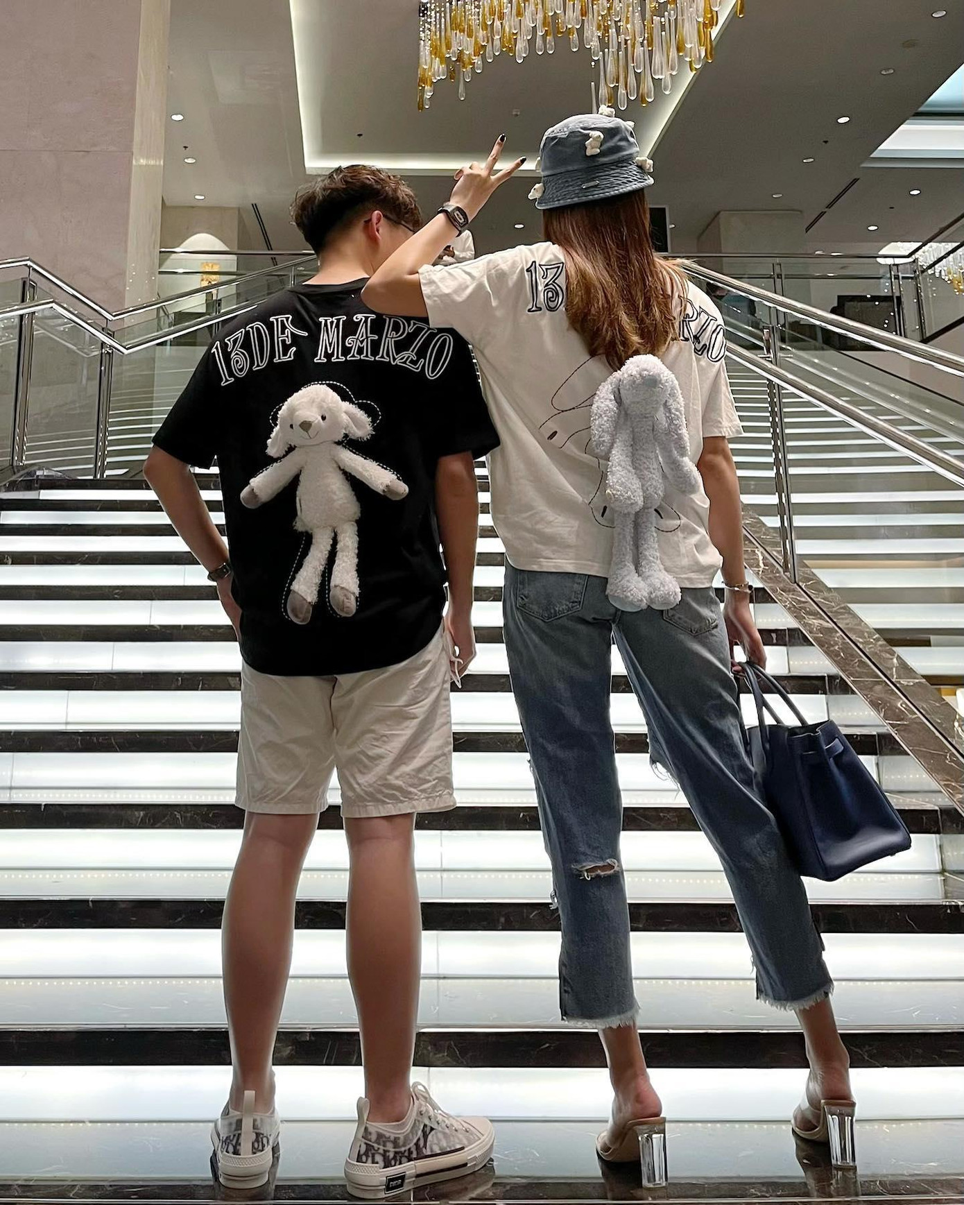 Á hậu Việt Nam 2014 cùng cậu em trai hotboy kém 8 tuổi thường xuyên mặc đồ đôi khi đi cùng nhau.