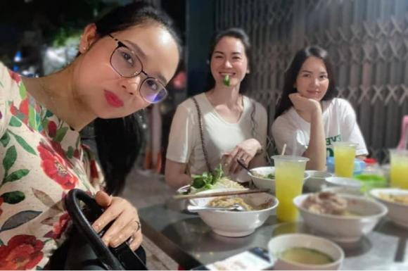 Trong bức ảnh hội ngộ với Hoa hậu Mai Phương và Á hậu Hoàng Oanh mới đây, Á hậu Mai Hương vẫn sở hữu nhan sắc trẻ trung.