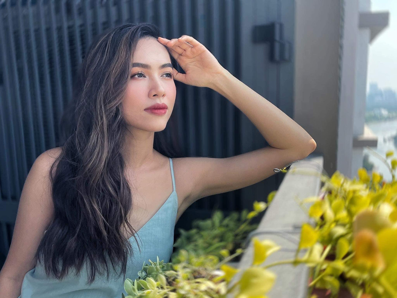 Á hậu Hoàng My xinh đẹp, dịu dàng tựa 'nàng thơ' đón nắng mai. Á hậu Hoàng My xinh đẹp, dịu dàng tựa 'nàng thơ' đón nắng mai.