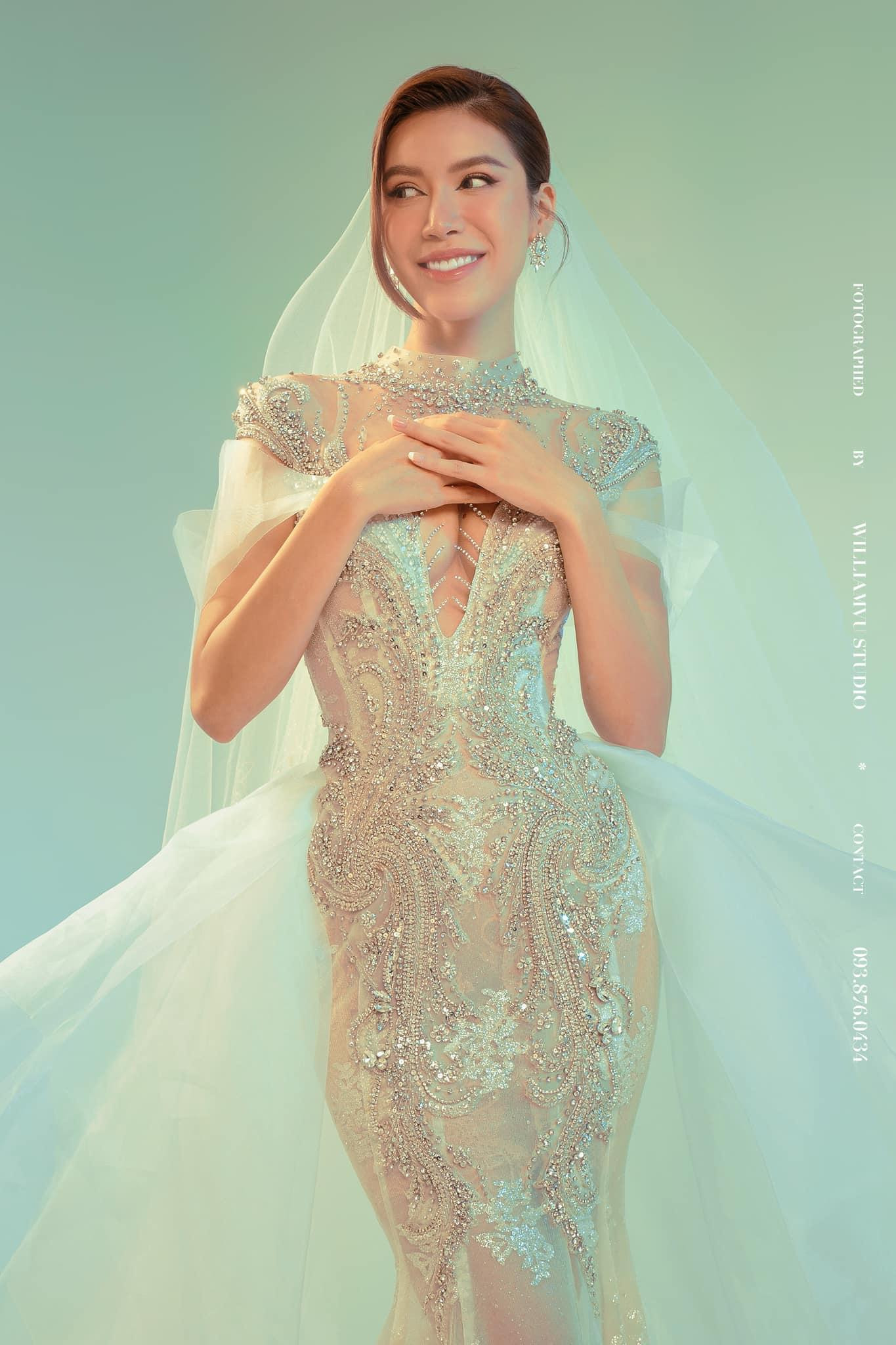 Những thiết kế váy cưới đính kết cầu kỳ giúp cho Hoa hậu Siêu quốc gia Việt Nam 2018 khoe trọn vòng một nóng bỏng.