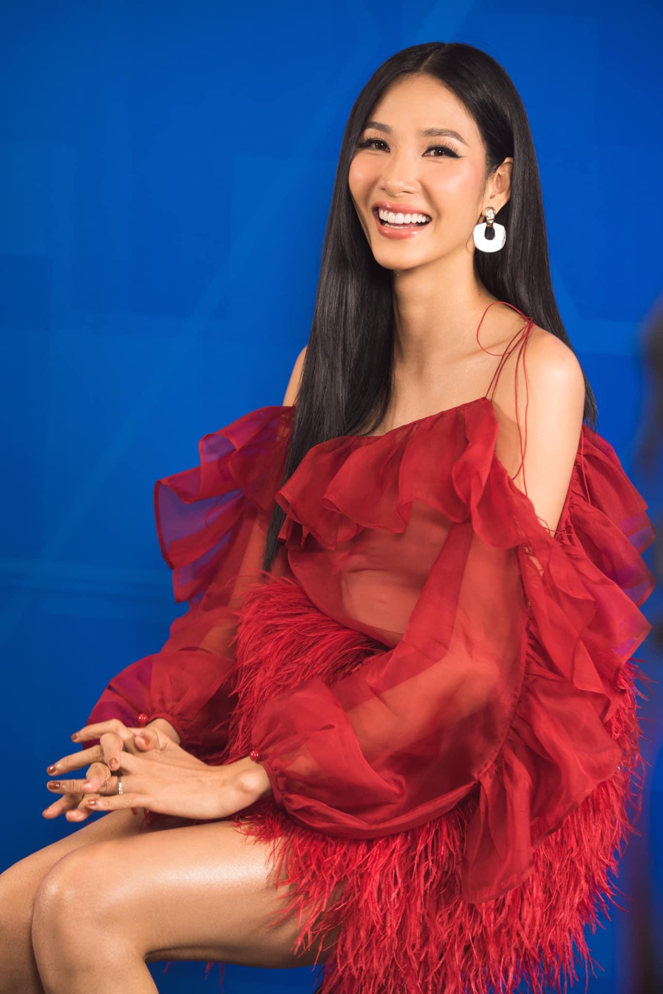 Á hậu Hoàn vũ Việt Nam 2017 vẫn vô cùng xinh đẹp, quyến rũ khi chuẩn bị chạm ngưỡng 30 tuổi.