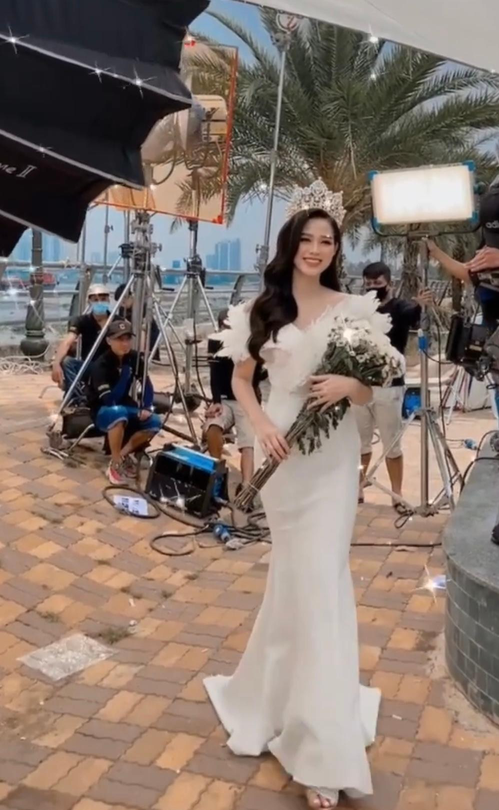 Nàng hậu xứ Thanh khoe nhan sắc kiêu kỳ, xinh đẹp khi quay TVC.