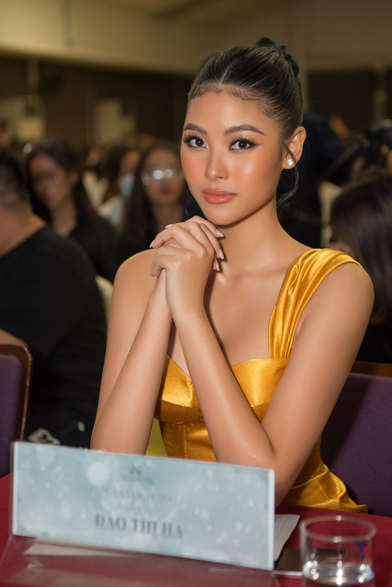 Nhan sắc của Người đẹp Biển HHVN 2016 ngày càng nóng bỏng và quyến rũ.