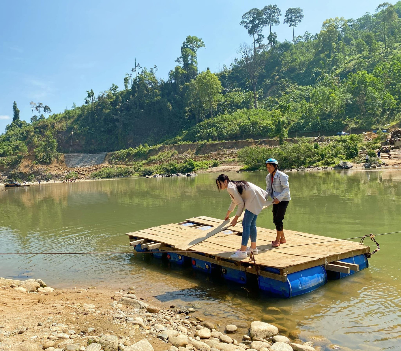 Cô cùng ê-kíp đã đi khảo sát thực tế để chuẩn bị cho dự án Nhân ái tại cuộc thi Miss World 2020. Cô cùng ê-kíp đã đi khảo sát thực tế để chuẩn bị cho dự án Nhân ái tại cuộc thi Miss World 2020.