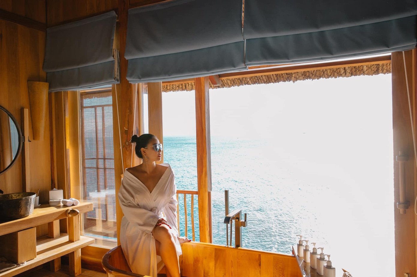 Không cần quá hở hang, Hà Kiều Anh vẫn hút hồn khán giả bởi nhan sắc ngày càng kiều diễm của mình.