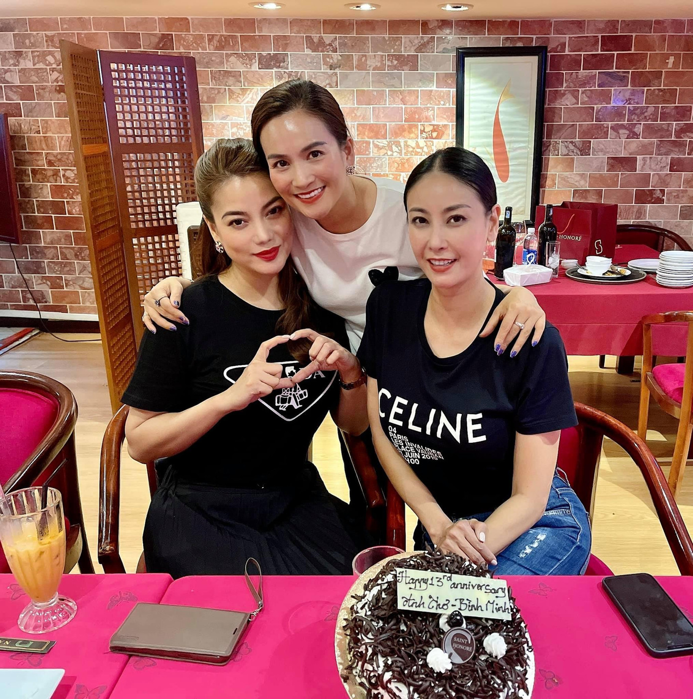 Hà Kiều Anh, Trương Ngọc Ánh, Anh Thơ là những người bạn thân thiết bấy lâu nay.