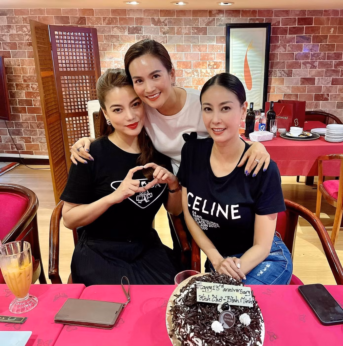 Hà Kiều Anh, Trương Ngọc Ánh, Anh Thơ là những người bạn thân thiết bấy lâu nay.