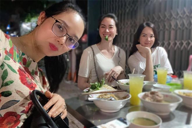 Khoảnh khắc hội ngộ hiếm hoi của Top 3 Hoa hậu Việt Nam 2002 sau gần 20 năm đăng quang.