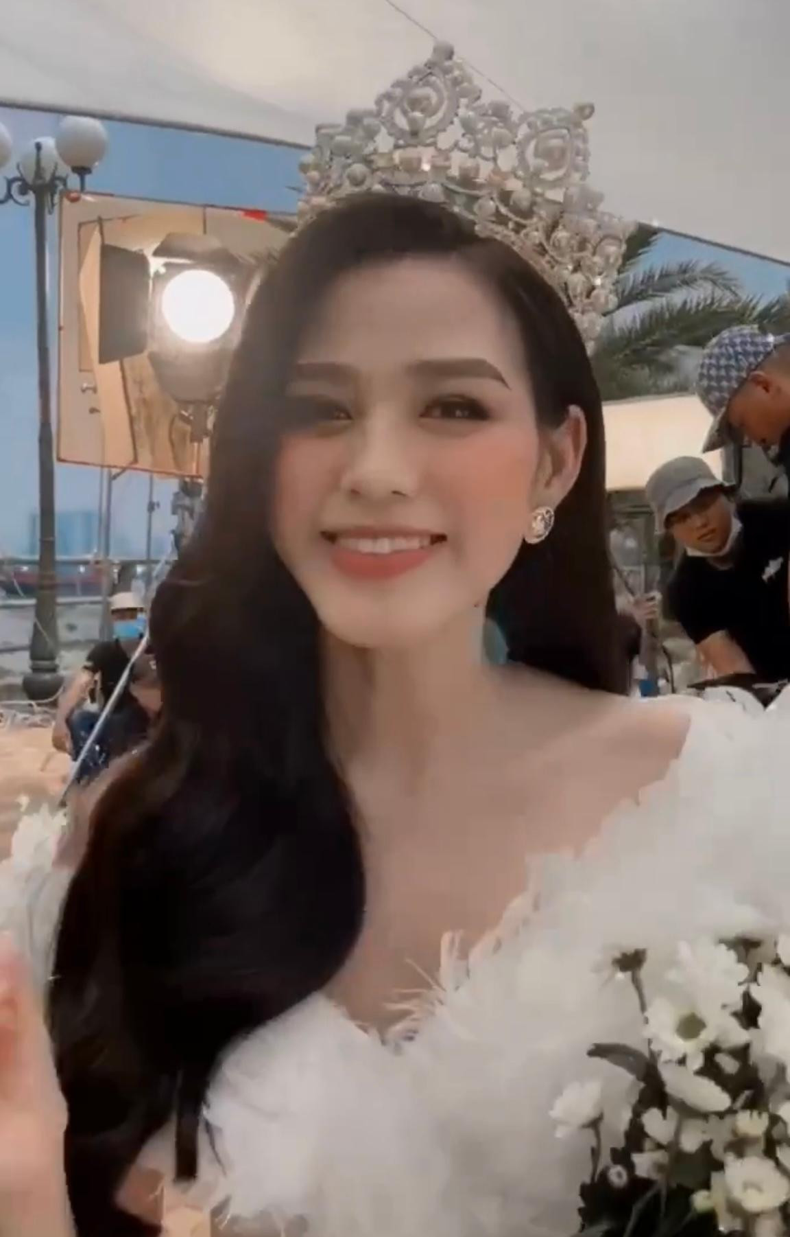 Nhan sắc của Đỗ Thị Hà được ví như 'thiên nga trắng'.