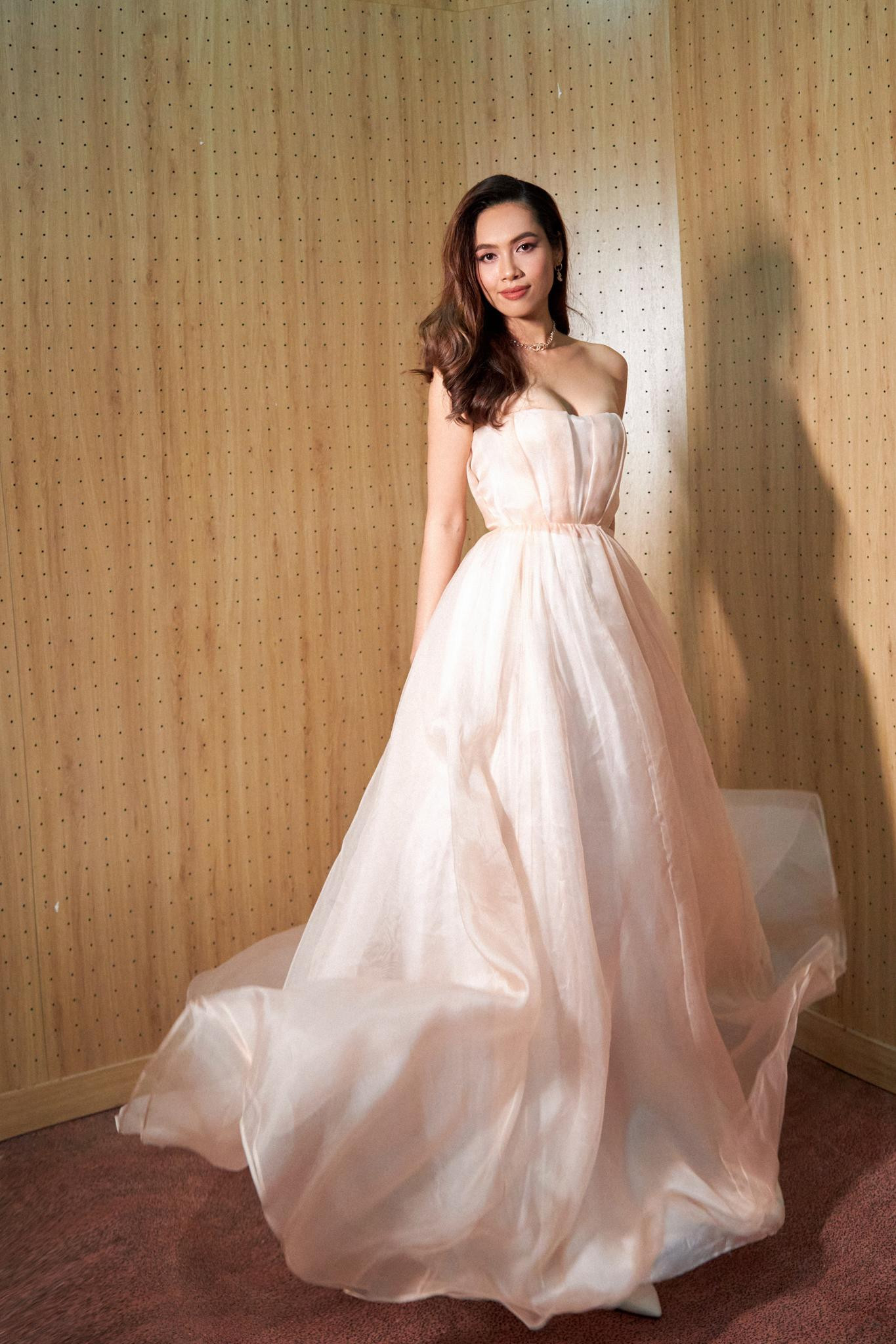 Mới đây, Á hậu Hoàng My đã có mặt tại Đại học Ngân Hàng TP.HCM để đảm nhận vai trò giám khảo tìm ra chủ nhân của chiếc vương miện Hoa khôi Sinh viên Ngân hàng 2021.