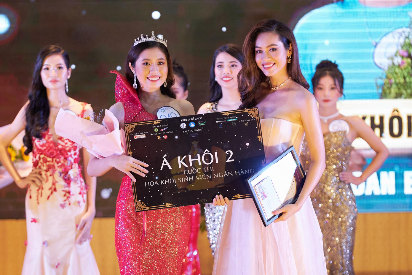 Khoảng một năm trở lại đây, cô quay về Việt Nam và tham gia vào nhiều cuộc thi sắc đẹp với vai trò cố vấn, giám khảo.