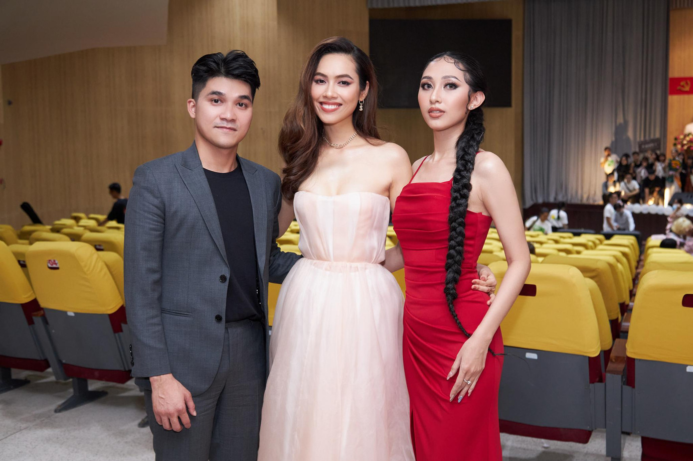 Từ sau khi về nước và tham gia chương trình Vietnam Why Not, Á hậu Hoàng My tích cực xuất hiện nhiều hơn trong các sự kiện văn hoá giải trí.