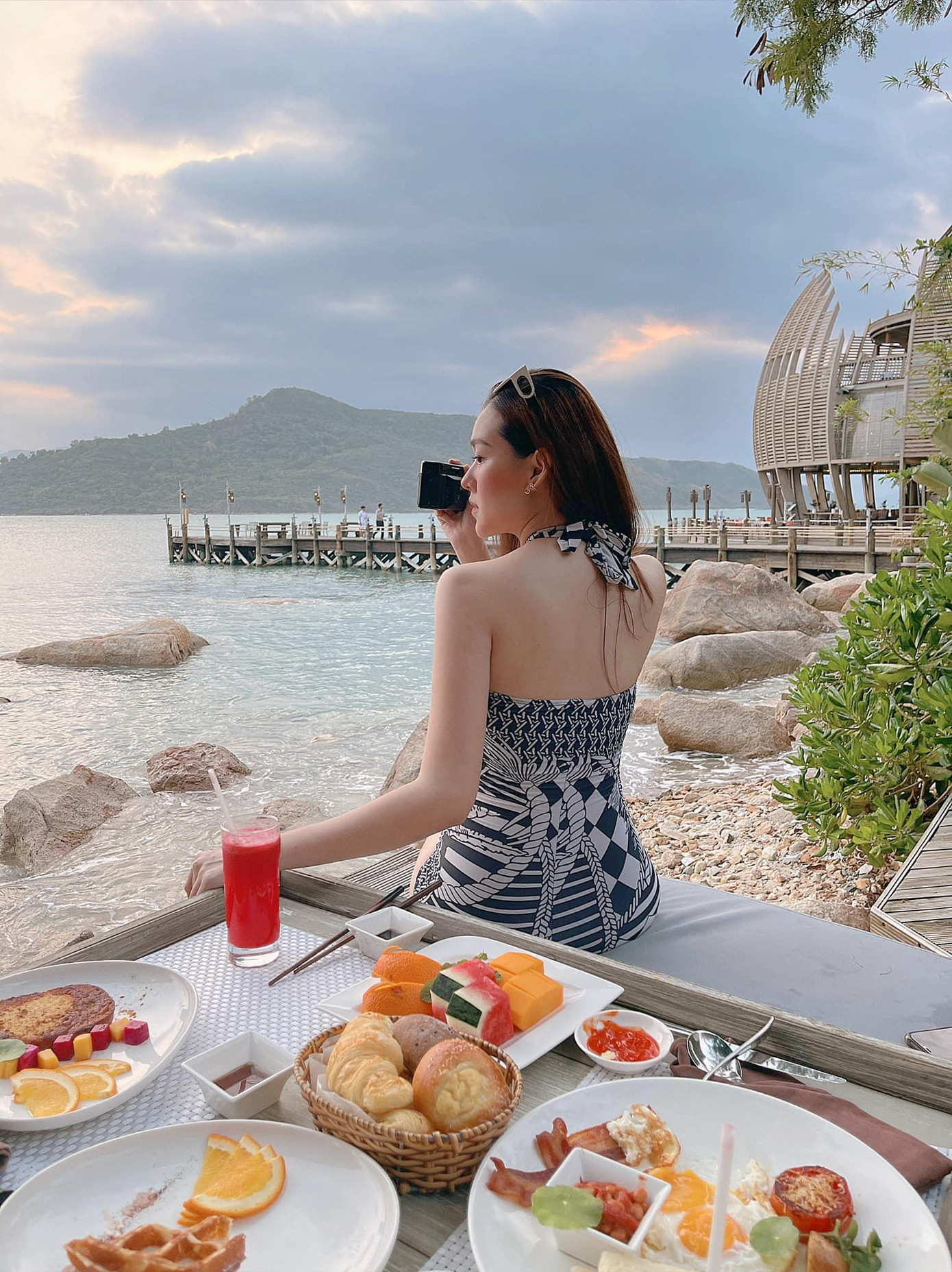 Á hậu Tường San khoe vóc dáng quyến rũ trong kỳ nghỉ dưỡng mới đây.