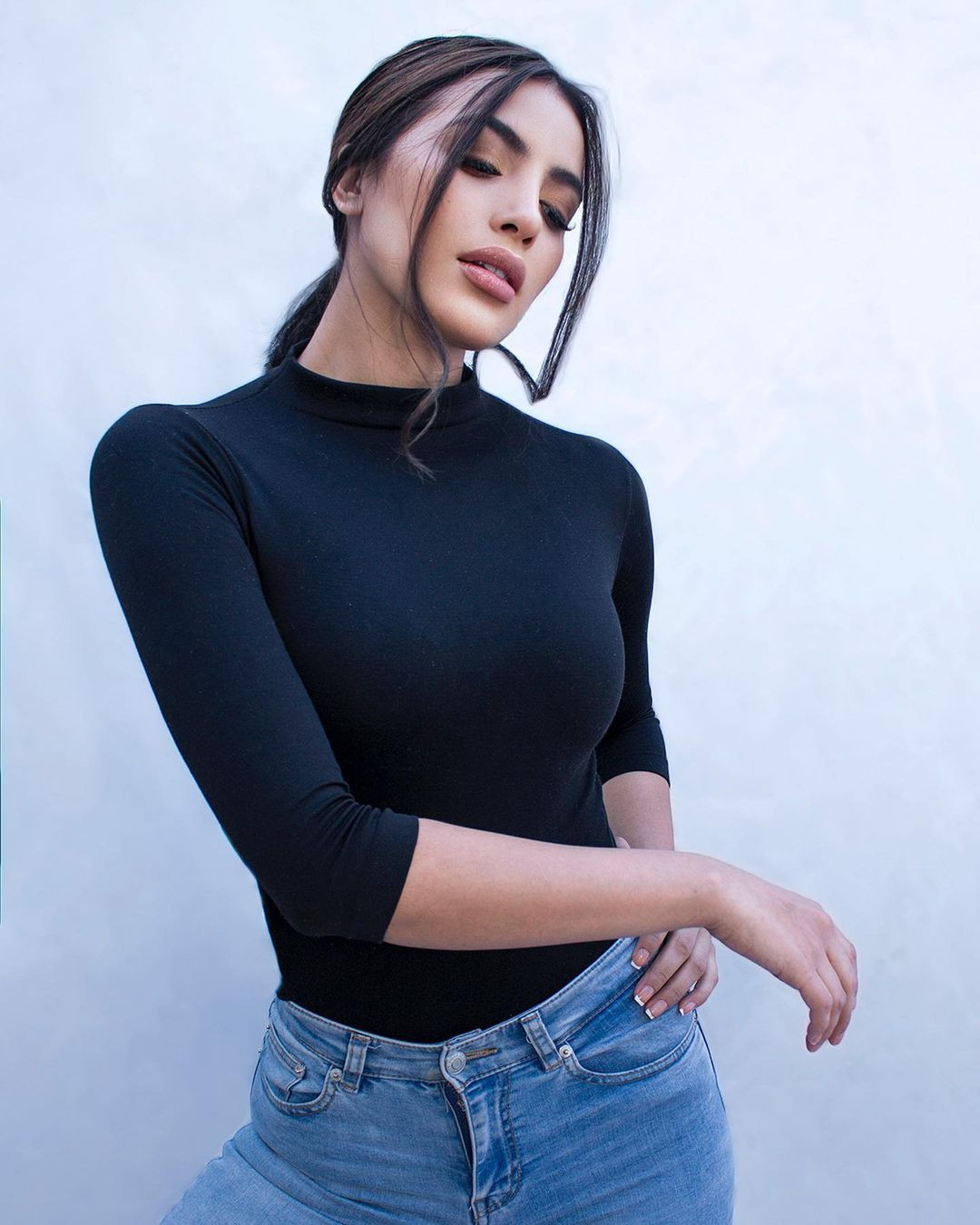 Với sự góp mặt của dàn người đẹp ấn tượng, Hoa hậu Hoàn vũ Mexico 2024 được đánh giá là cuộc thi sắc đẹp cấp quốc gia đáng chờ đợi. Đương kim Hoa hậu Hoàn vũ Mexico 2023 là Melissa Flores. Cô tham dự Hoa hậu Hoàn vũ 2023 ở El Salvador nhưng ra về trắng tay khiến nhiều người bị sốc.